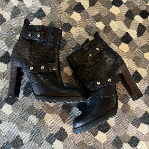 Tory Burch Black Ankle bootie!! Gently worn. Women’s size 6 - Picture 1 of 6